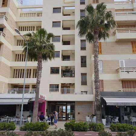 Haig'S Dream Flat On The Beach Larnaca Exterior photo