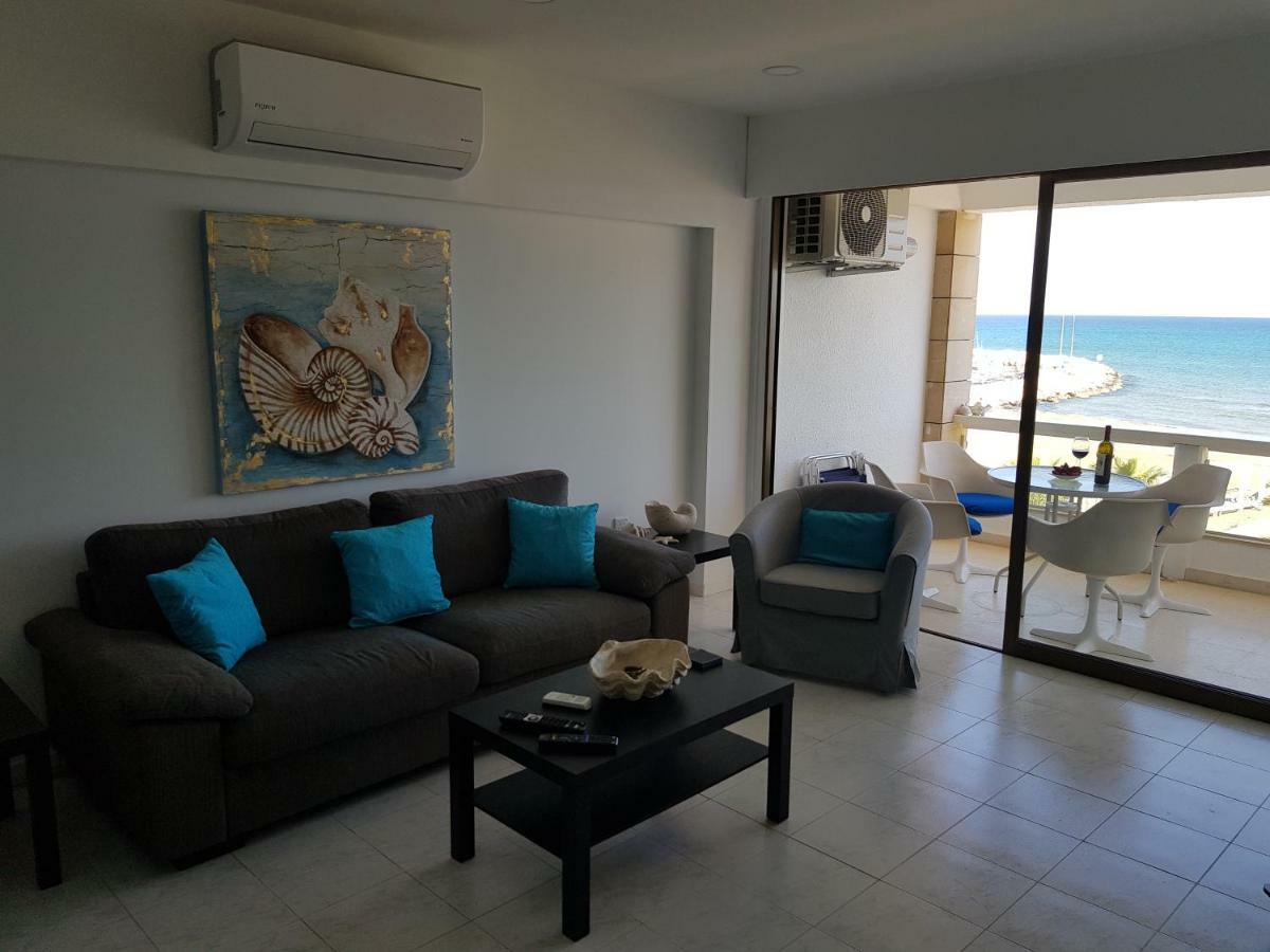 Haig'S Dream Flat On The Beach Larnaca Exterior photo