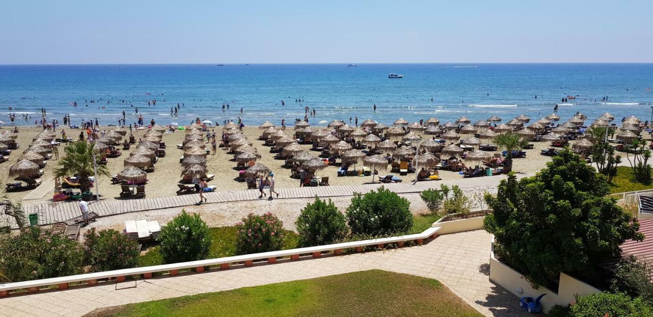 Haig'S Dream Flat On The Beach Larnaca Exterior photo
