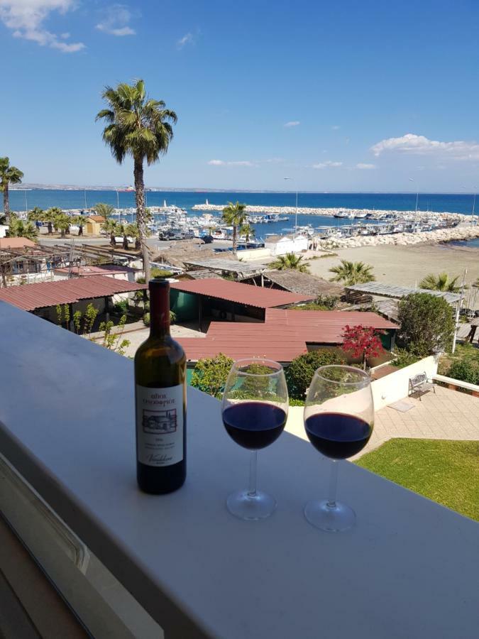 Haig'S Dream Flat On The Beach Larnaca Exterior photo