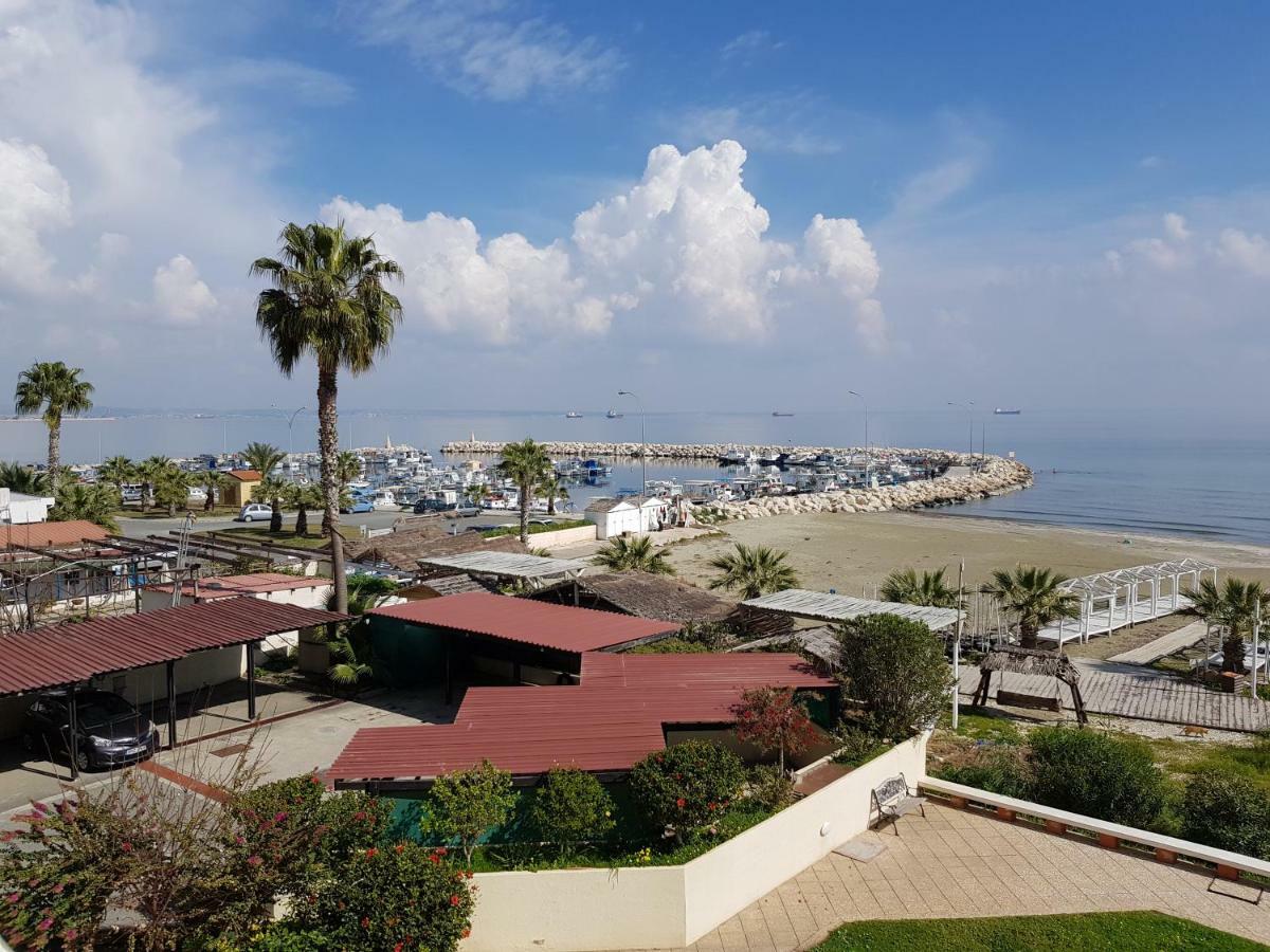 Haig'S Dream Flat On The Beach Larnaca Exterior photo