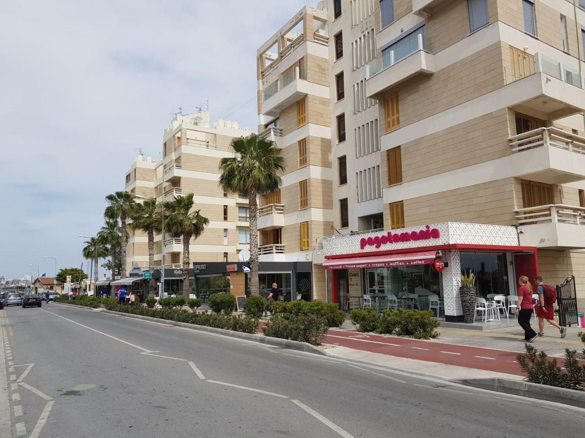 Haig'S Dream Flat On The Beach Larnaca Exterior photo