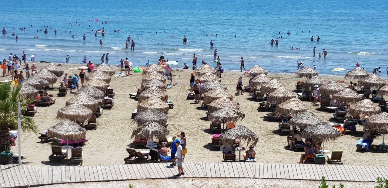 Haig'S Dream Flat On The Beach Larnaca Exterior photo