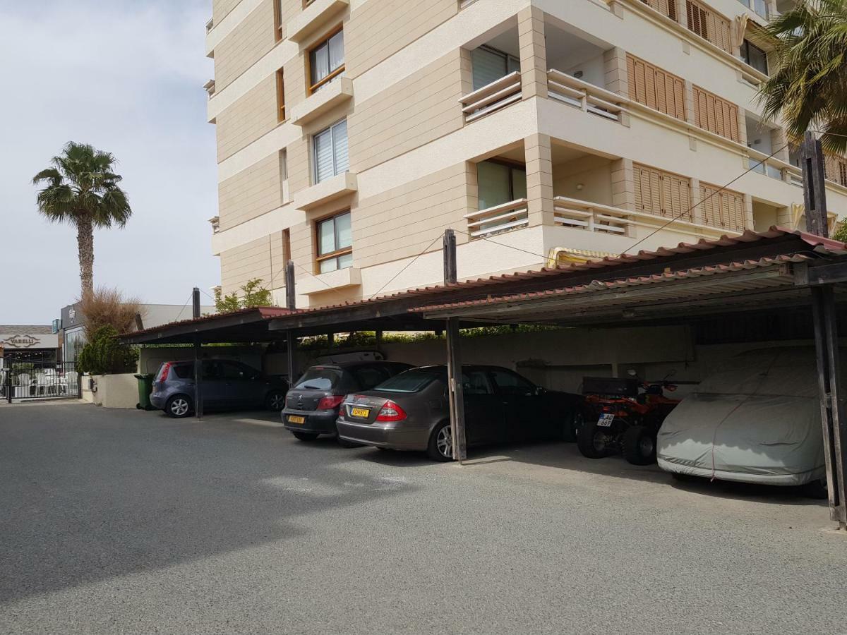 Haig'S Dream Flat On The Beach Larnaca Exterior photo