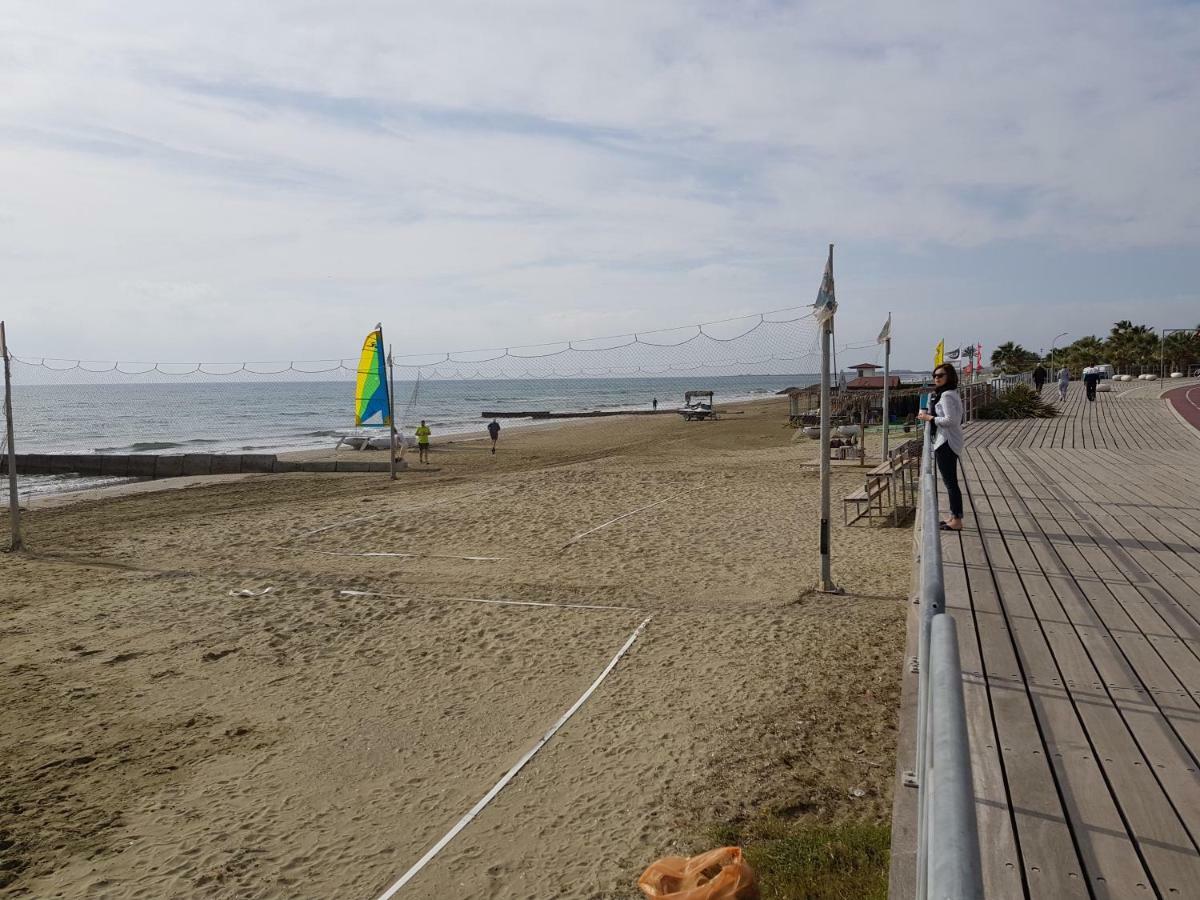 Haig'S Dream Flat On The Beach Larnaca Exterior photo