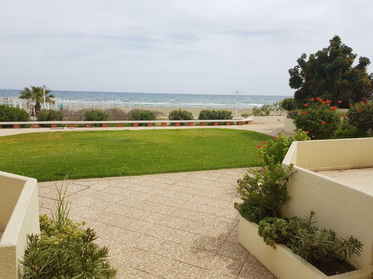 Haig'S Dream Flat On The Beach Larnaca Exterior photo