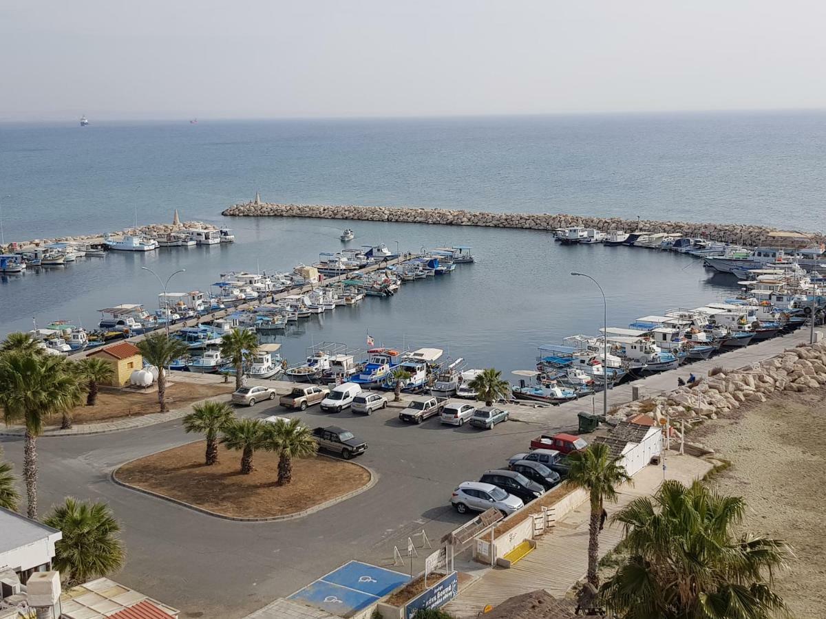 Haig'S Dream Flat On The Beach Larnaca Exterior photo